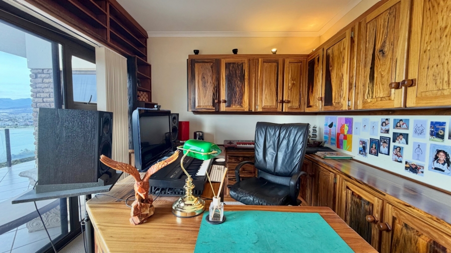 3 Bedroom Property for Sale in Mountainside Western Cape